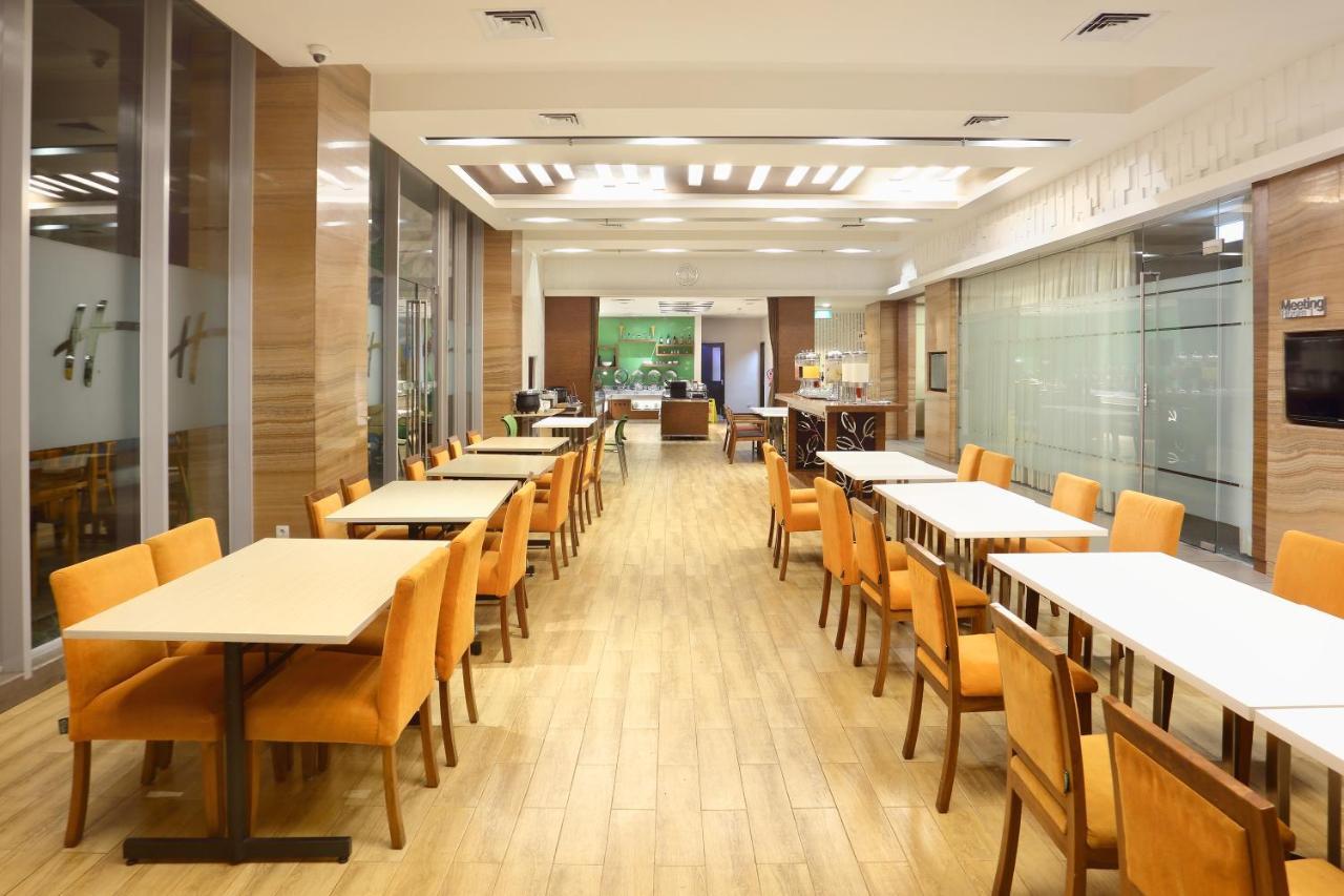 Holiday Inn Express Semarang Simpang Lima, An Ihg Hotel Экстерьер фото